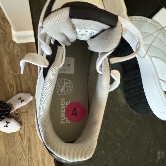 Puma’s Youth size 4 - Picture 3 of 4